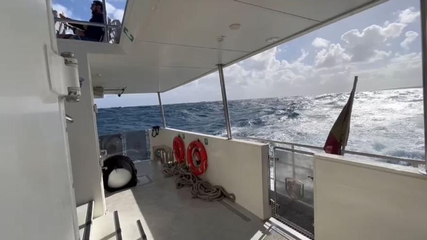 Trayecto con oleaje de Líneas Romero entre Lanzarote y La Graciosa (07/11/2023)