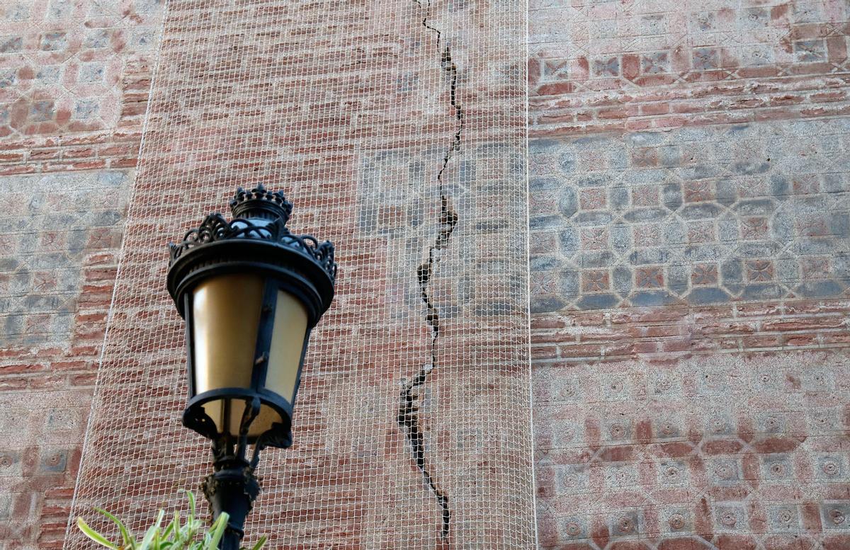 Imágenes de grietas en la iglesia del Sagrario