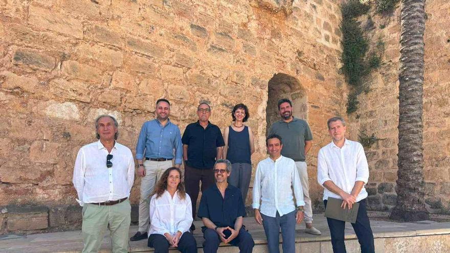 El artista brasileño Albano Afonso crea un bosque en la iglesia del Museu de Pollença