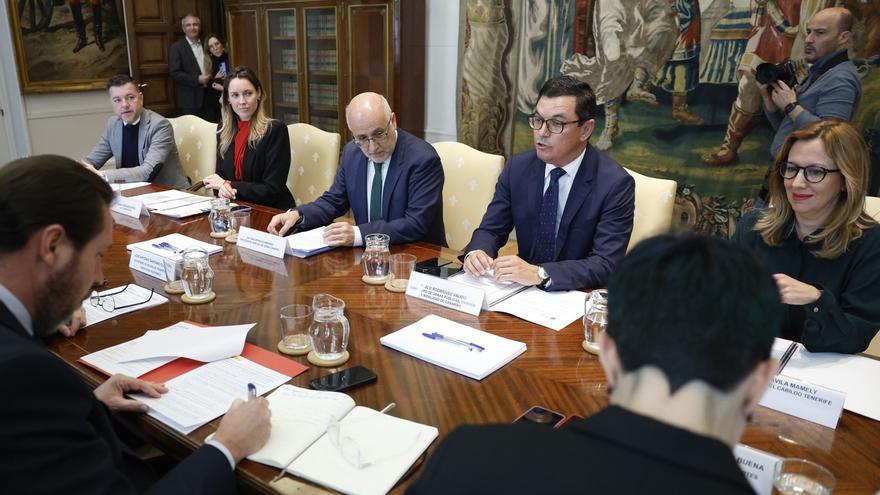 Canarias y Gobierno acuerdan la creación de un grupo de trabajo para el desarrollo del tren en Tenerife y Gran Canaria