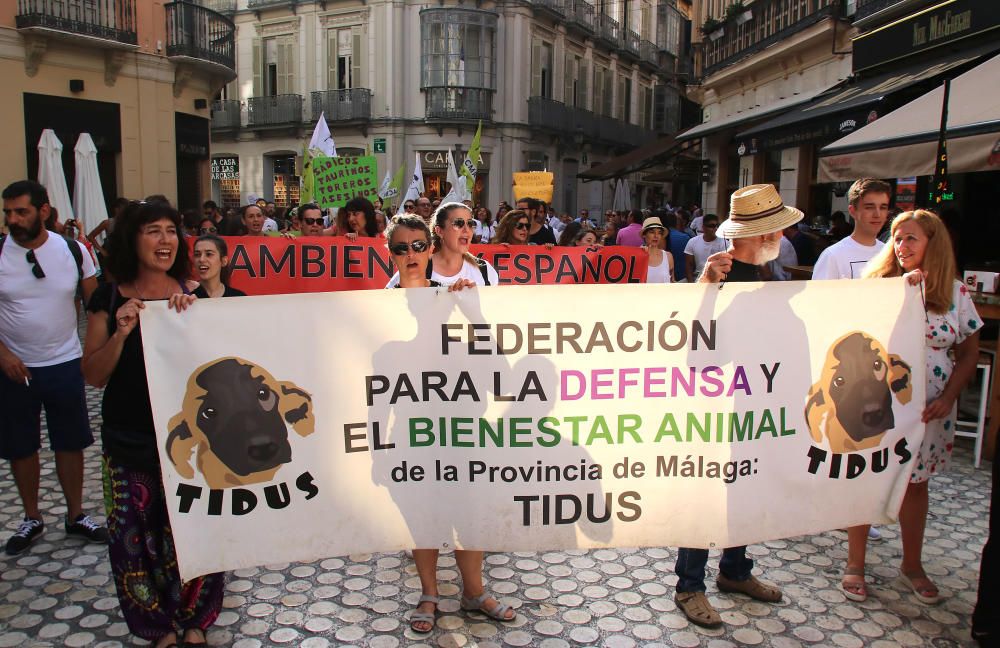 Centenares de personas se unen en Málaga contra la tauromaquia