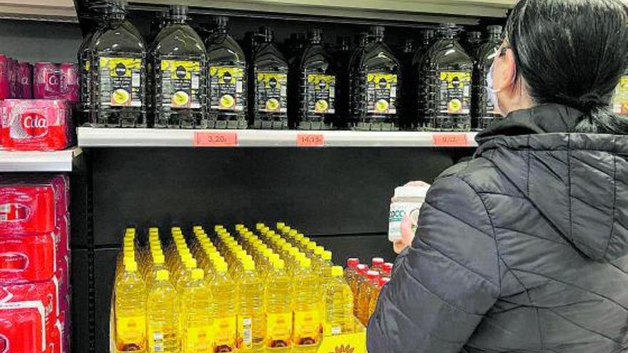 El cartel de la limitación de venta de aceite ha desaparecido en los supermercados. | ANDREEA VORNICU
