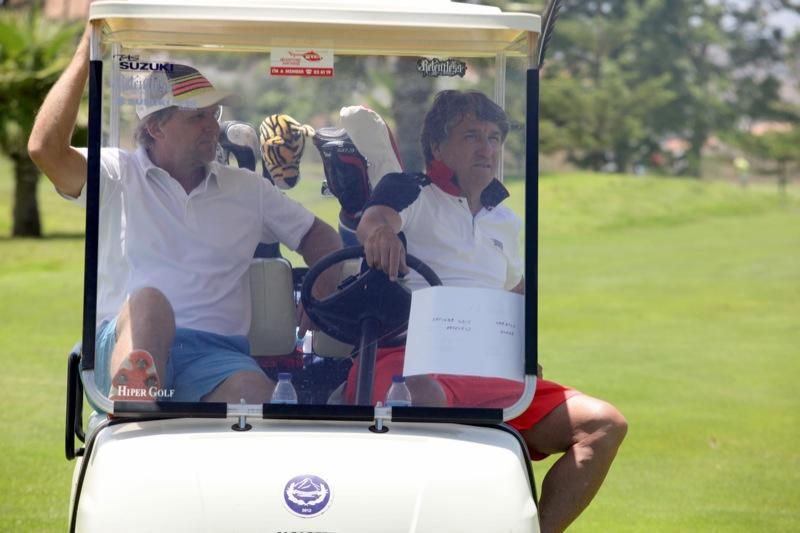 Schuster juega al golf en Vélez-Málaga