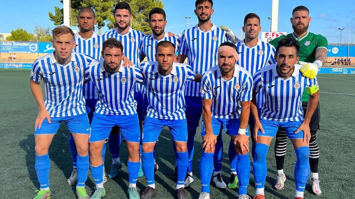 Los once jugadores del CF Gandia que iniciaron el encuentro