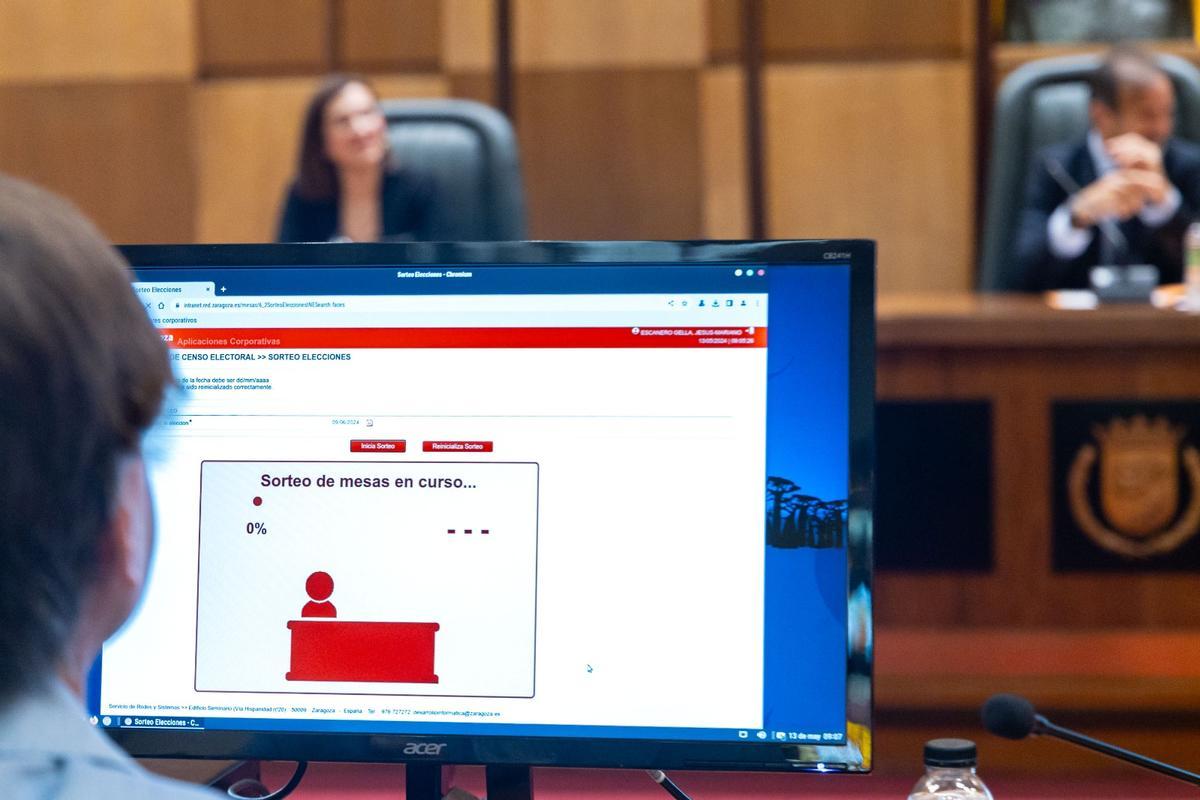 Sorteo de mesas electorales en las elecciones europeas de 2024.