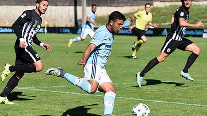 Un jugador del Celta B, esta mañana en Barreiro. // @rccelta_oficial