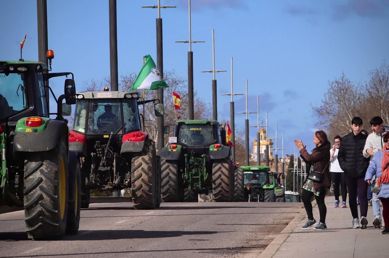 Una tractorada entra en la capital cordobesa para exigir mejoras en el campo