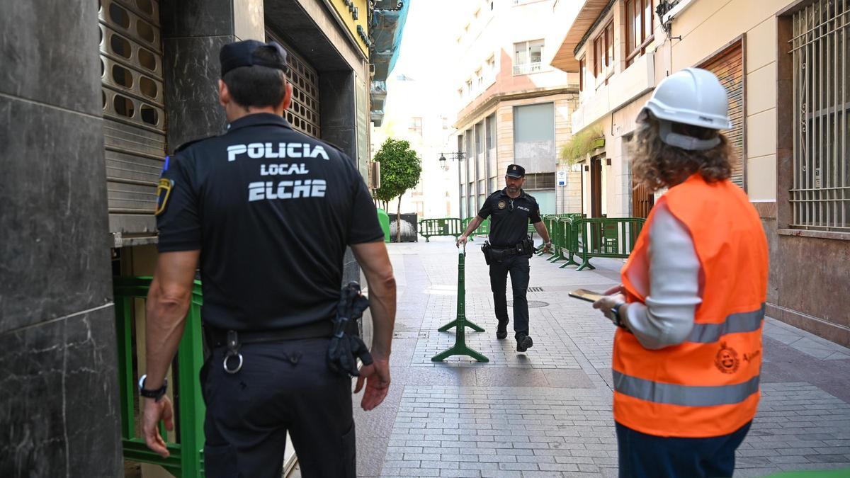 La Policía desaloja un edificio del centro de Elche tras alertar los vecinos de un fuerte estruendo