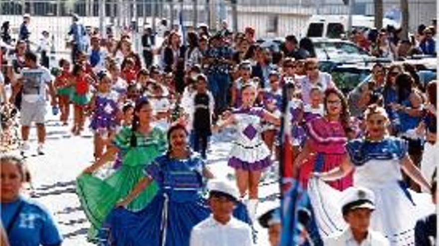 Desfilada de la festa de la Indepedència dels hondurenys, a Girona.