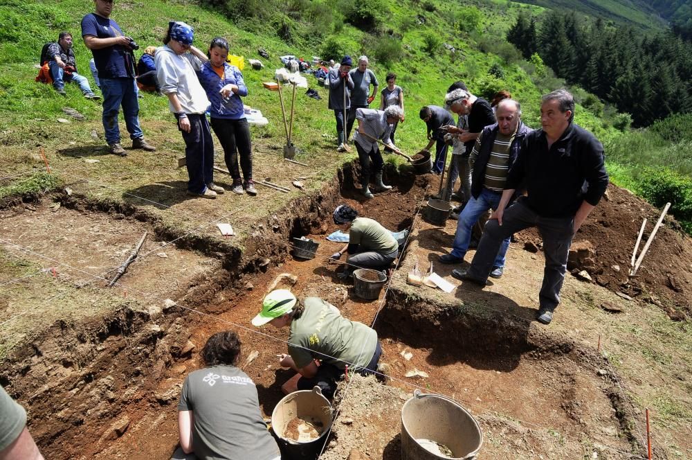 Excavación en la fosa de Parasimón