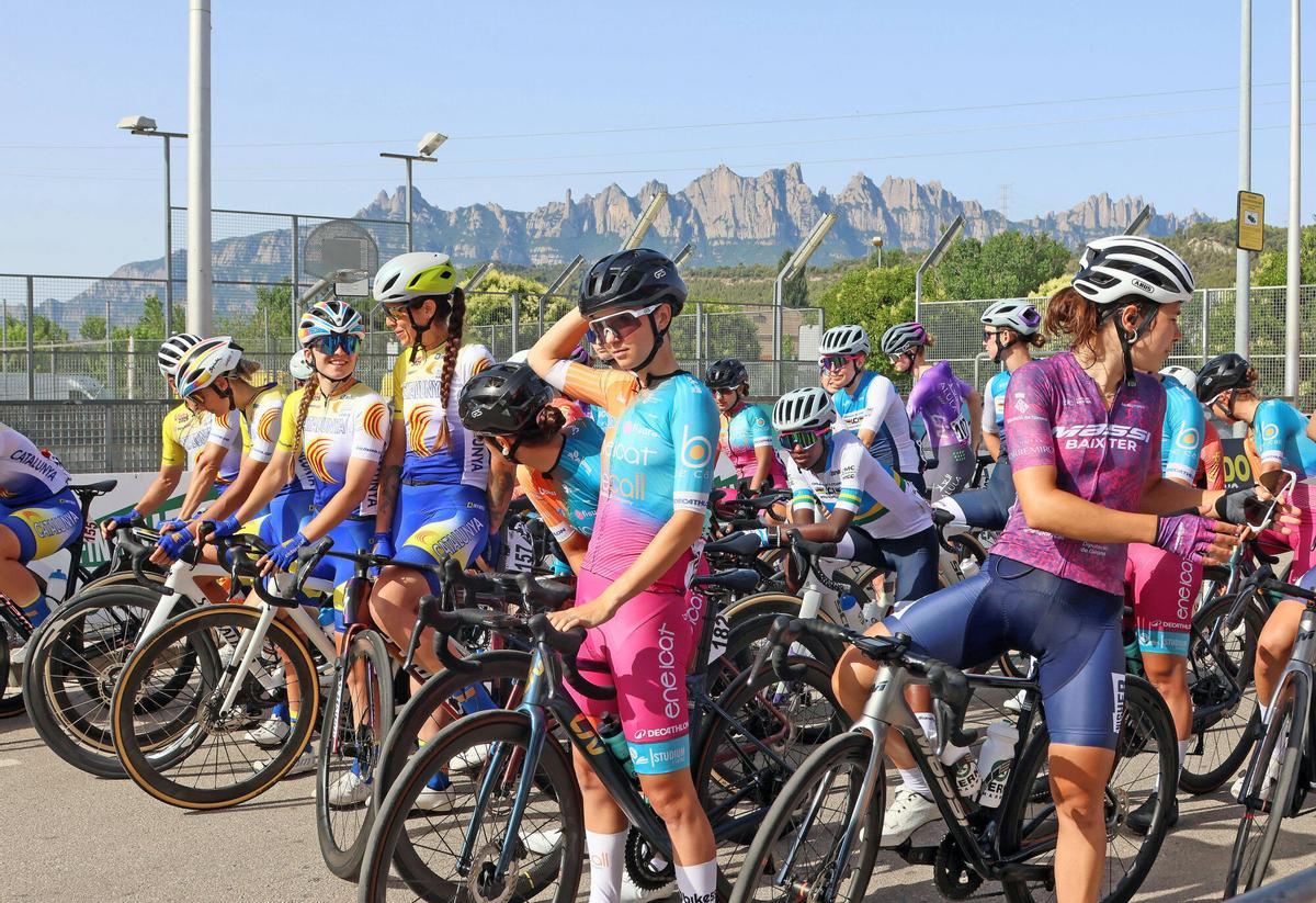 Així ha estat la sortida de la Volta Ciclista Femenina a Sant Vicenç de Castellet