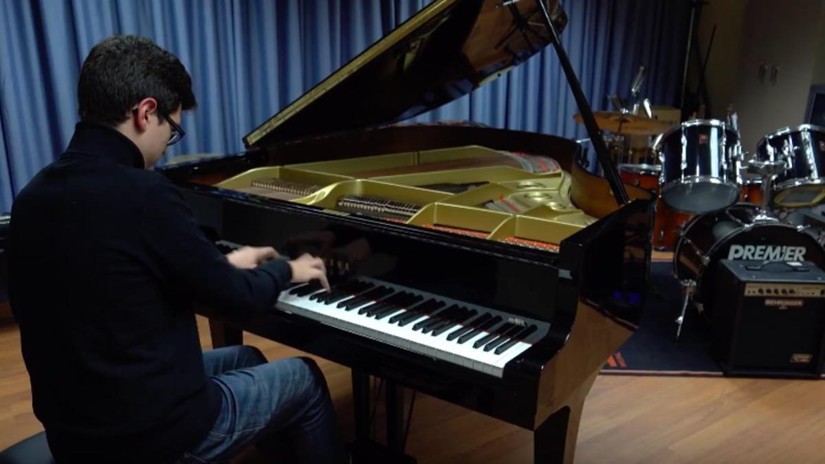 Miquel Gusi, estudiante y pianista de Cornellà, forma parte de la 'red de talento' de la ciudad