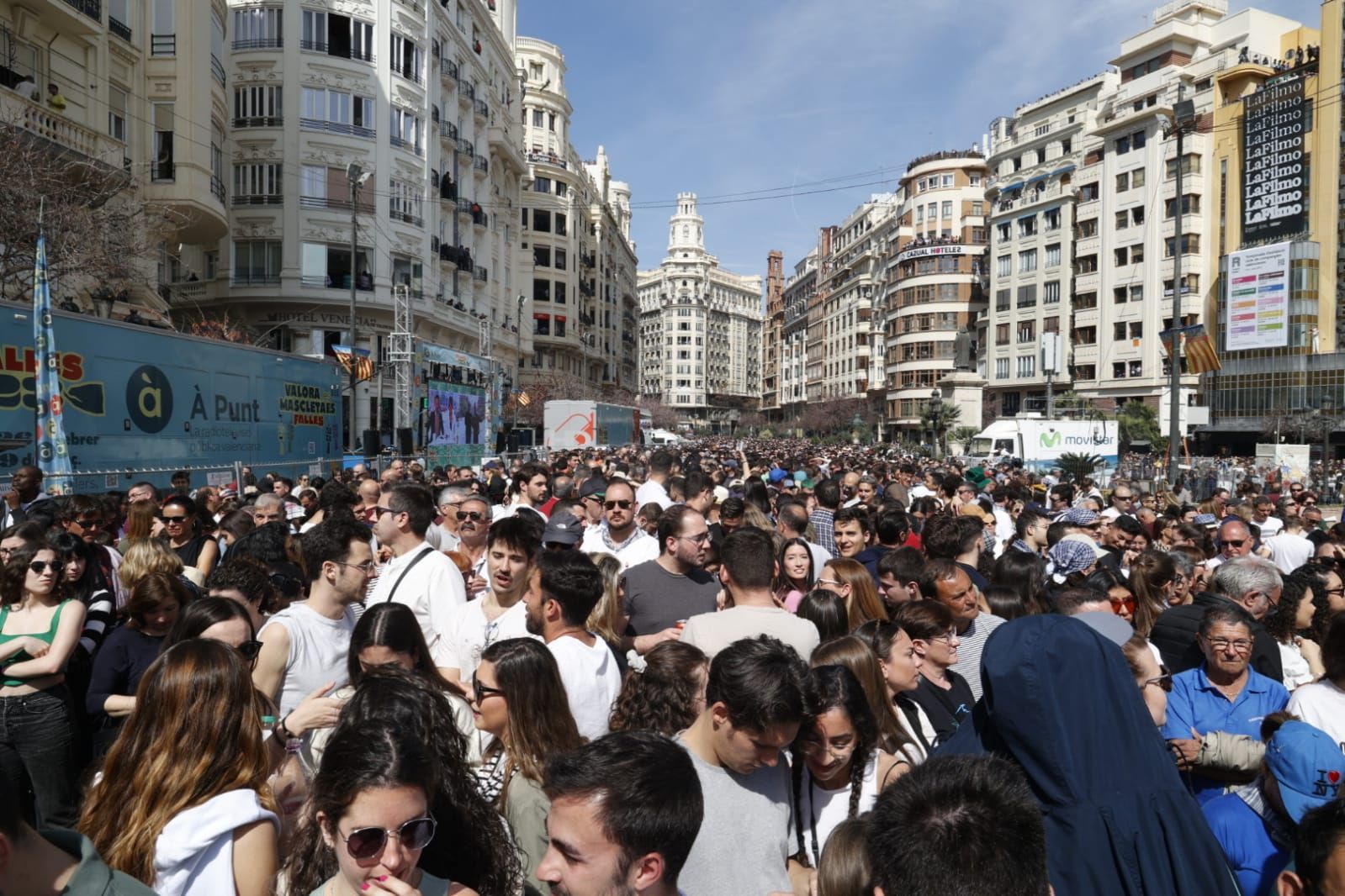 Llenazo en la Mascletà del 17 de marzo