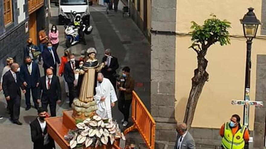 San Vicente procesiona en Teror