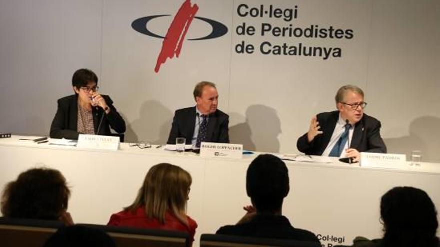 Laura Pelay, Roger Loppacher i Jaume Padrós, presentant l&#039;informe del CAC.