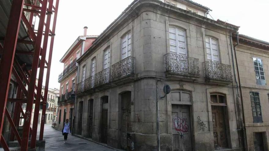 Edificio de la calle Hernán Cortés que recibió licencia para rehabilitación. // Jesús Regal