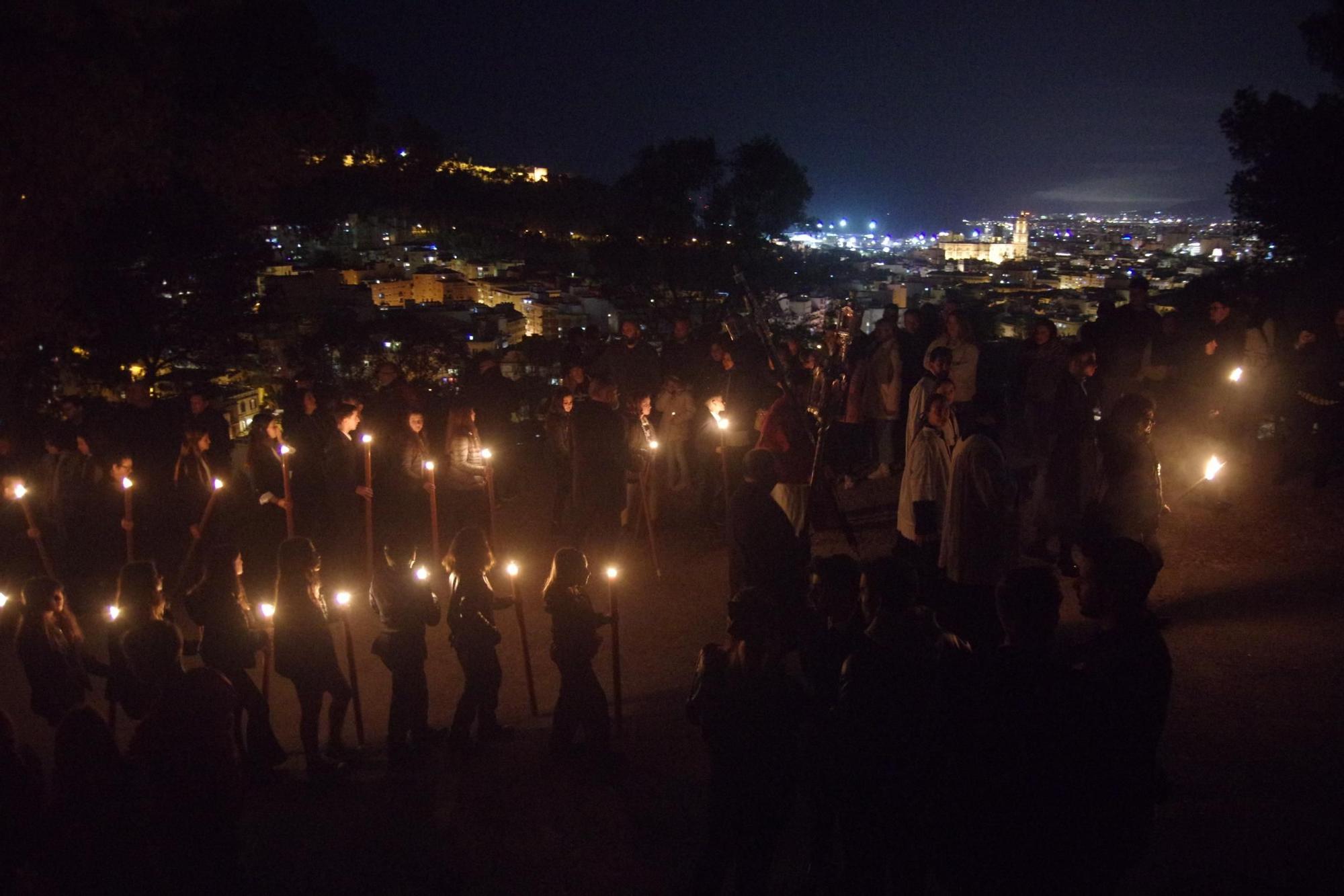 Vía crucis con antorchas del Monte Calvario