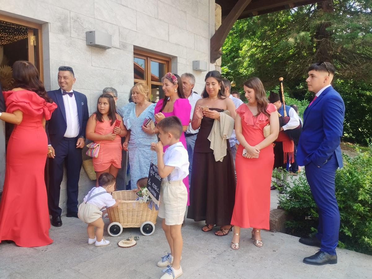La boda de dos mejores amigos, Sara y Bruno, en Llanera, en imágenes