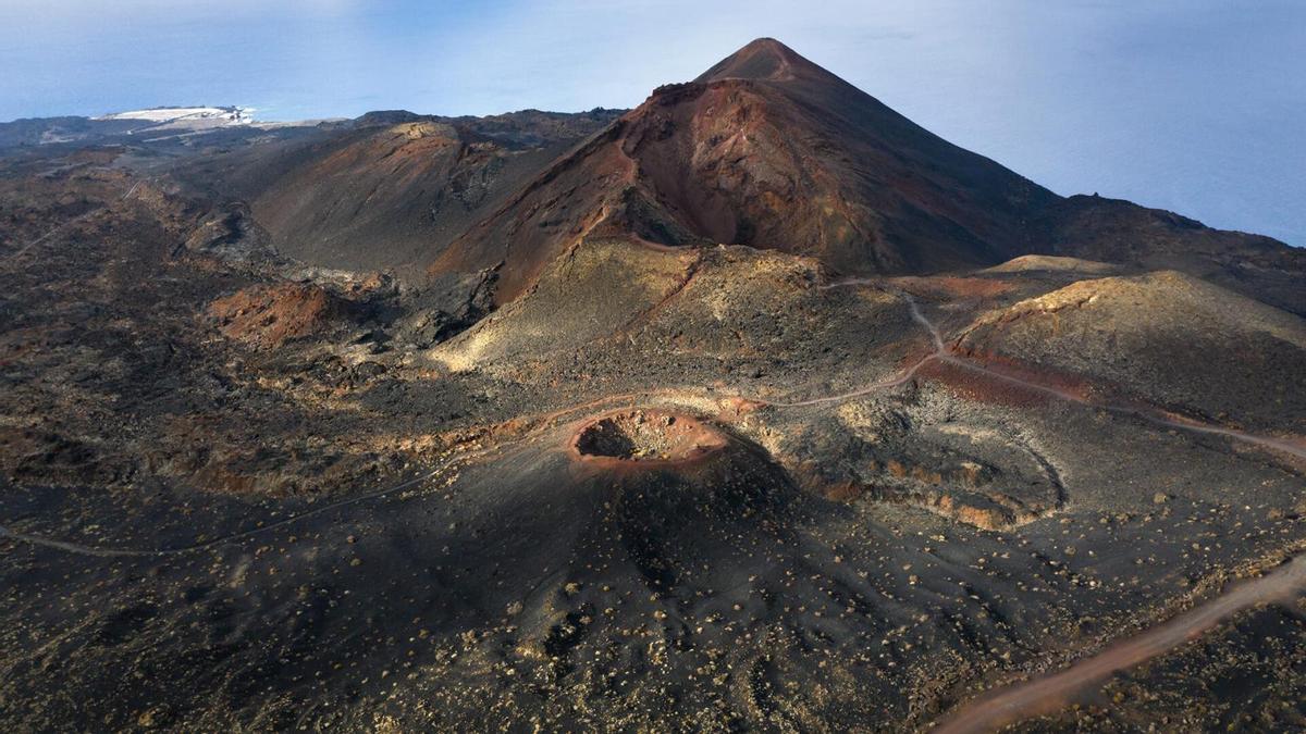 Alerta amarilla en La Palma por posible erupción volcánica tras cientos de terremotos