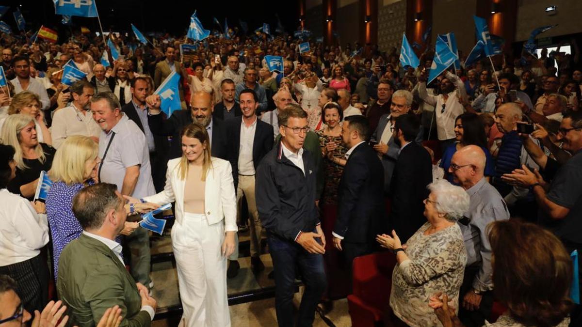 Feijóo, en un acto del PP en Palma junto a Prohens.