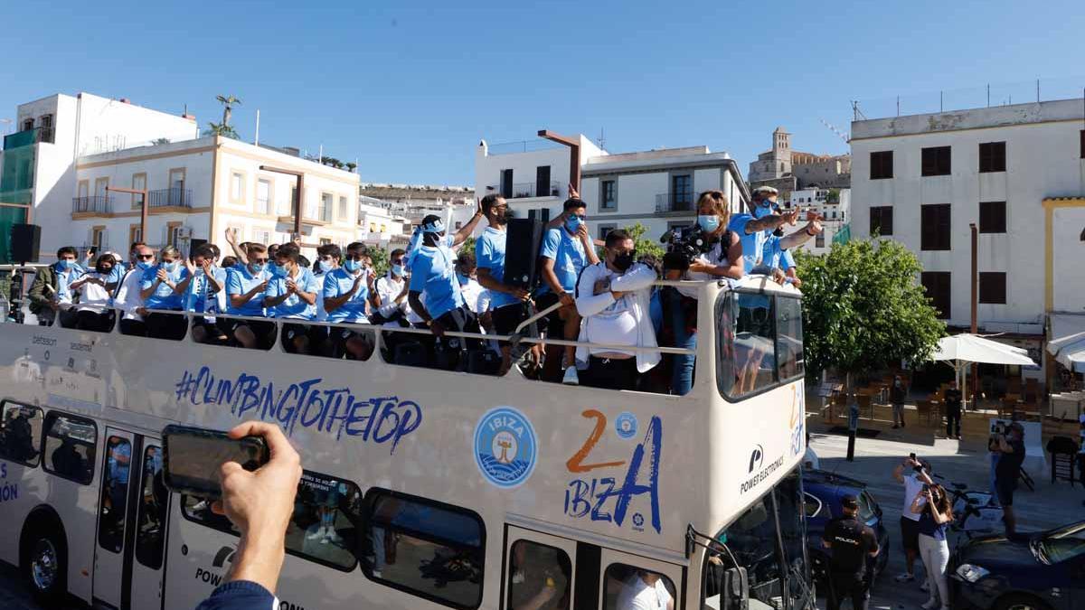 Imágenes de la celebración en casa de la UD Ibiza