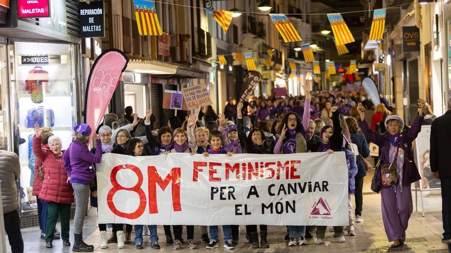 El movimiento feminista toma las calles de Gandia para &#039;cambiar el mundo&#039;