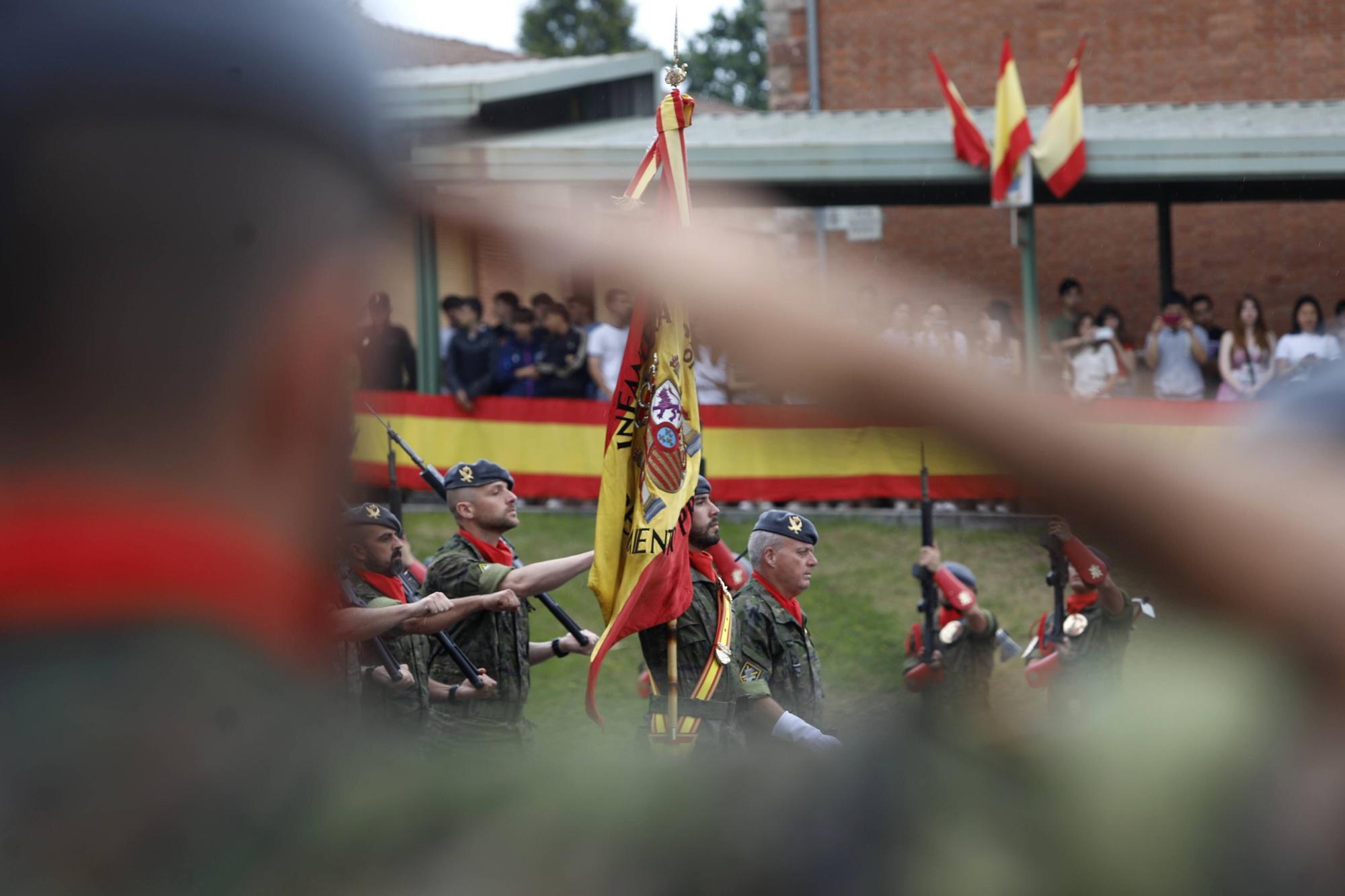 Parada militar en el acuartelamiento "Cabo Noval"