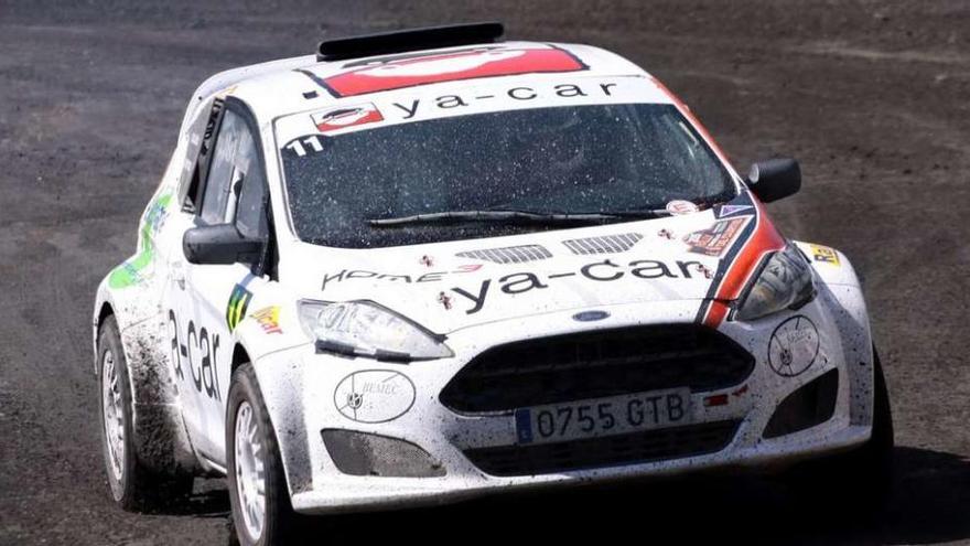 Perfecto Calviño conduce su coche durante la prueba del Nacional celebrada en Lleida.