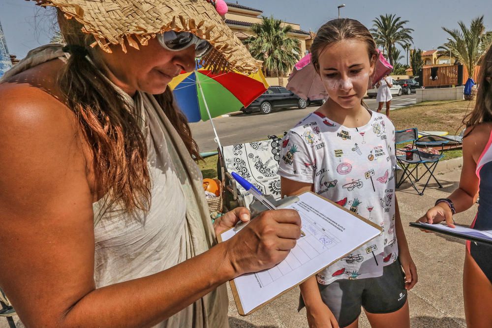 Surfistas de Orihuela recogen firmas en contra de