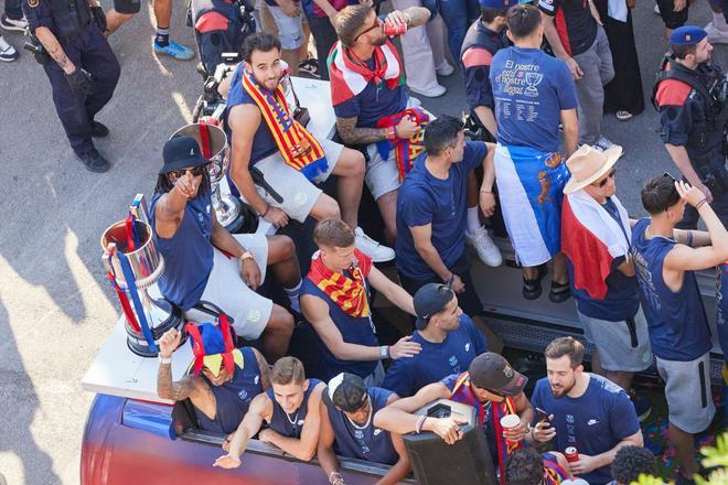 ¡De locos! Las mejores imágenes de una ciudad entregada al Barça