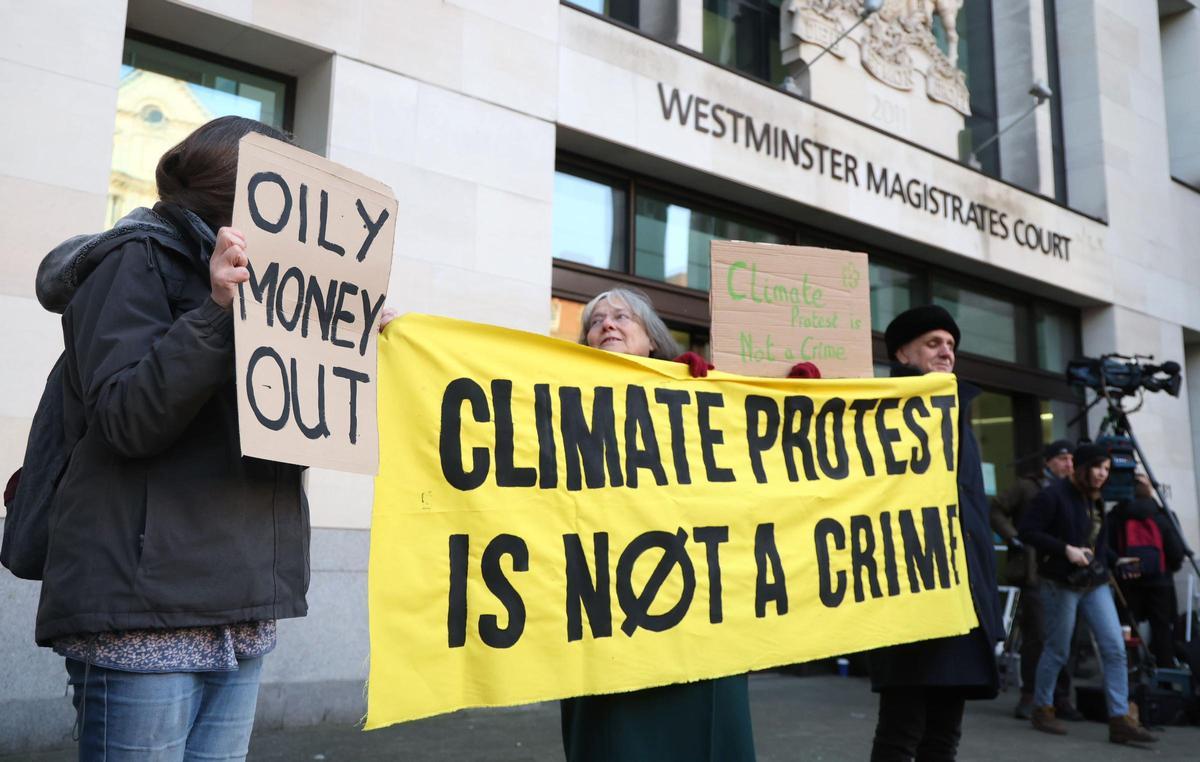 Greta Thunberg llega a su juicio en Londres