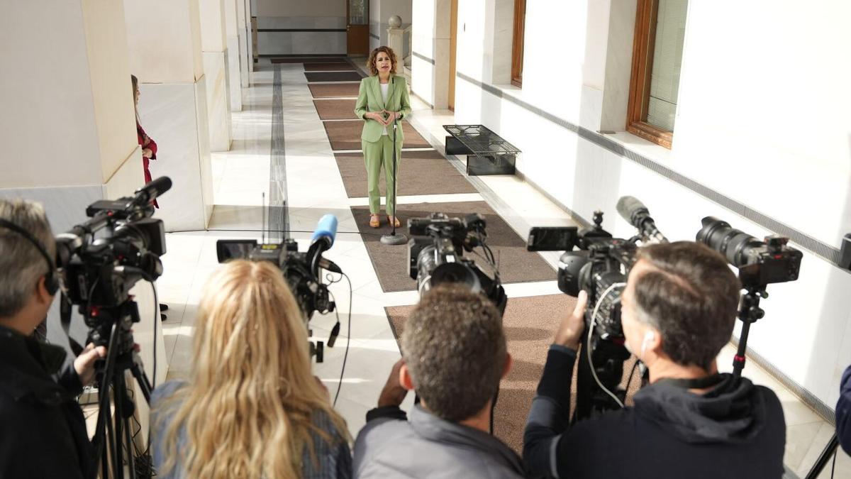 Cádiz se pone en pie de guerra y amarga a Montero el cierre de las listas del PSOE andaluz