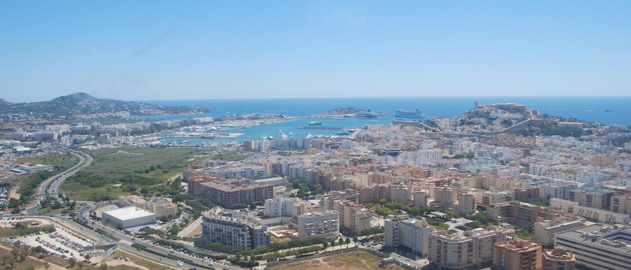 En Ibiza se encuentran los hoteles ne venta más caros, la mayoría en la costa.