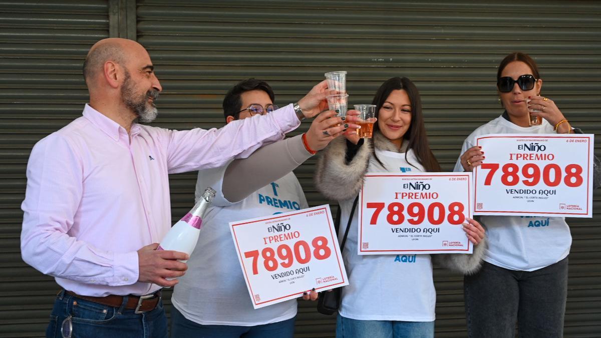 Celebración de los premiados en la Lotería del Niño 2025, en imágenes