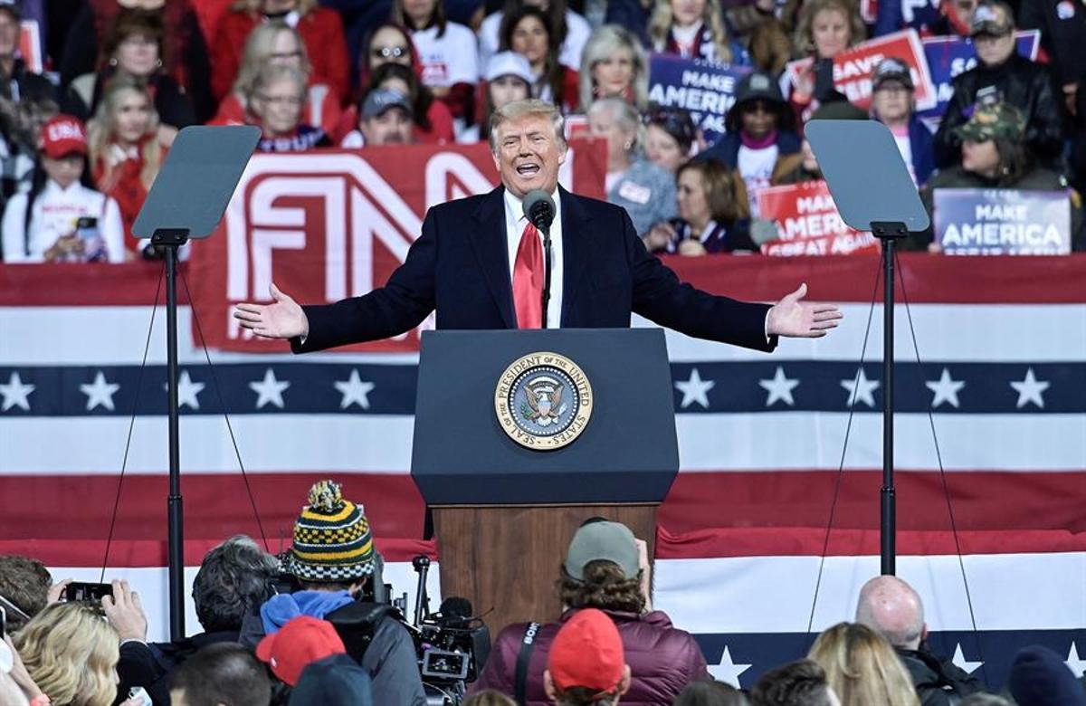 Trump, durante un instante de su mitin en Georgia.