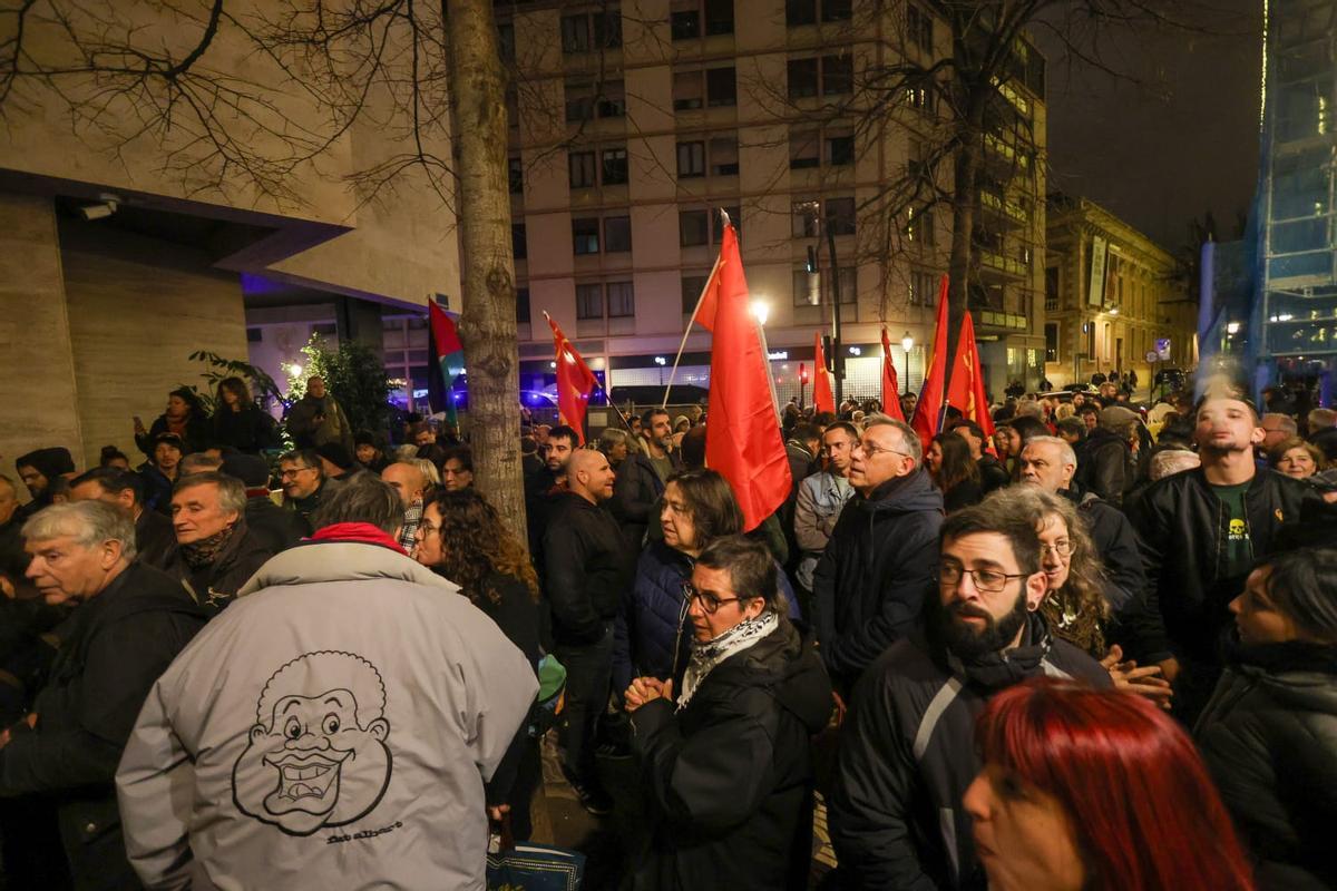 Así ha sido la concentración en el consulado de USA en València tras la captura de Nicolás Maduro