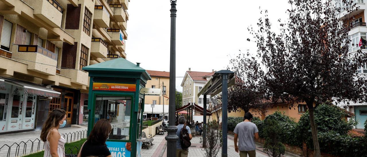 Farolas en la calle Campoamor.