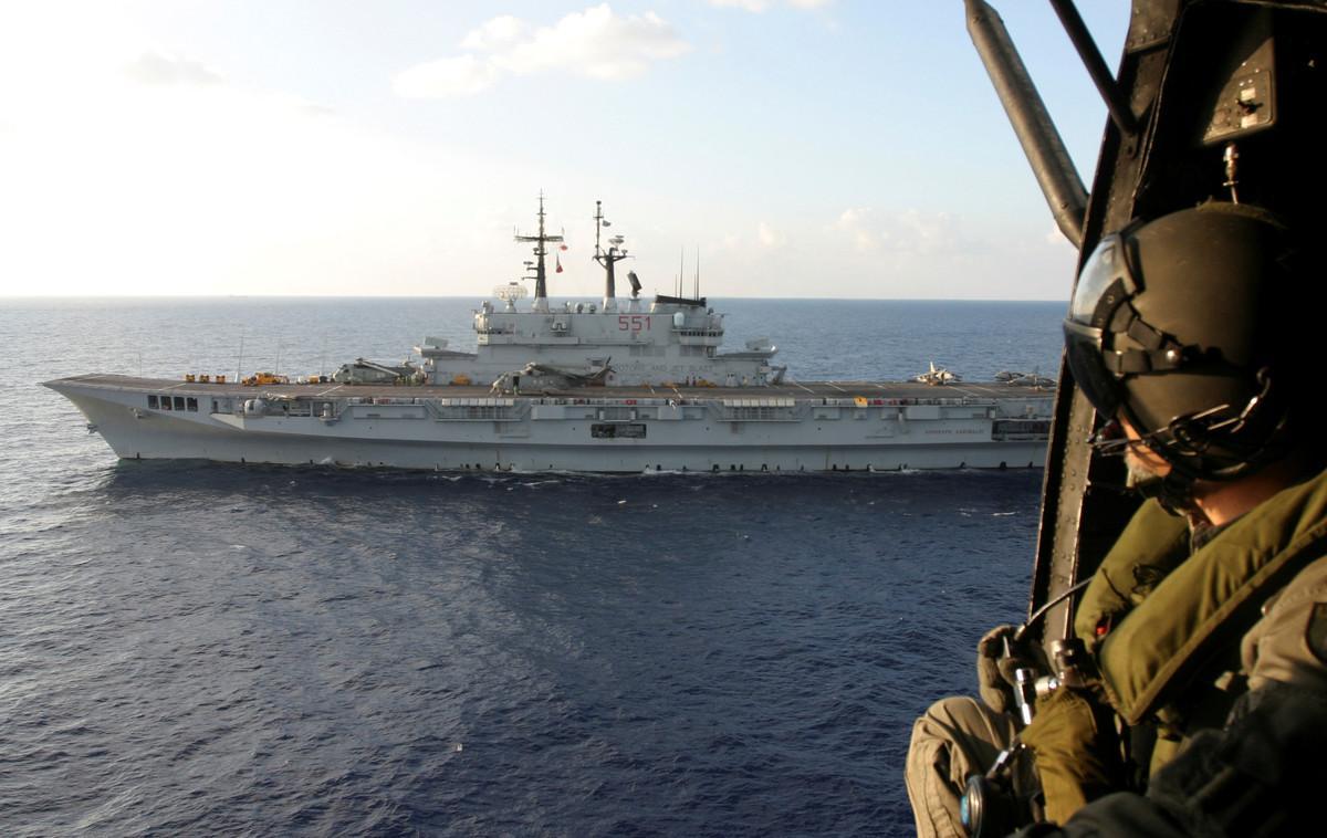 Portaaviones ’Garibaldi’, donde se va a celebrar la cumbre. Portaaviones ’Garibaldi’, donde se va a celebrar la cumbre.