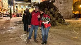 Pedida de mano en una hoguera de Sant Antoni en Castellón