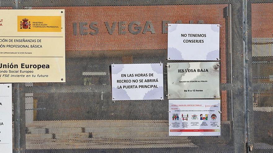 Un instituto de Callosa de Segura lleva más de un mes sin educador ni conserjes