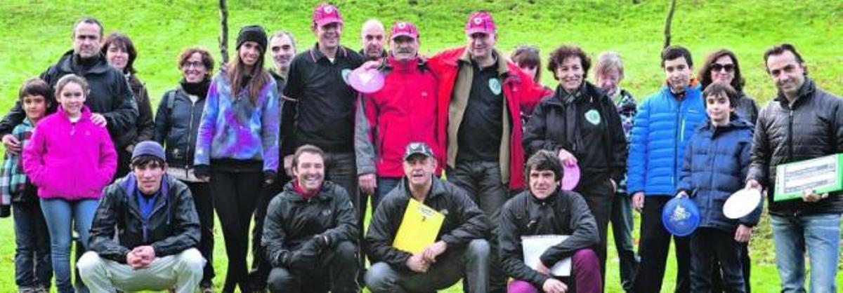 El frisbee golf busca su hueco en Asturias