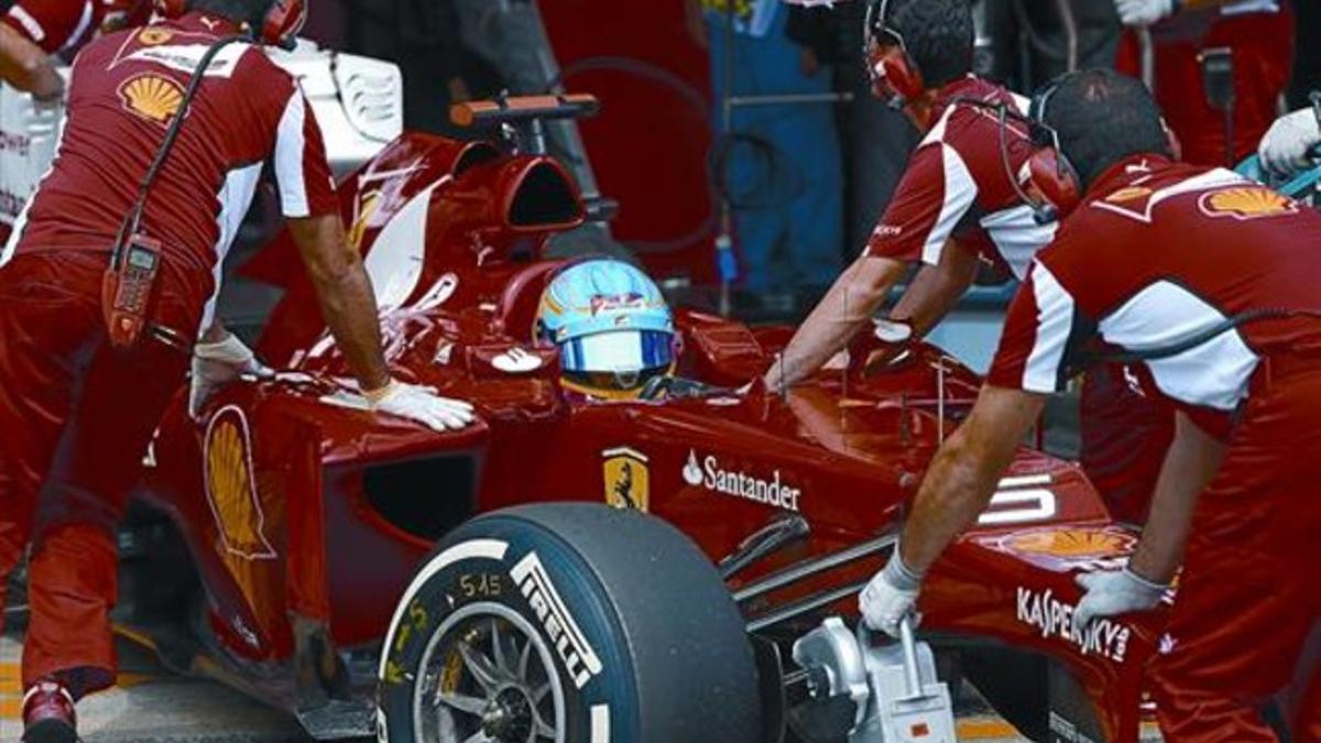 Fernando Alonso regresa a los talleres de Ferrari tras las series de calificación del GP de Brasil