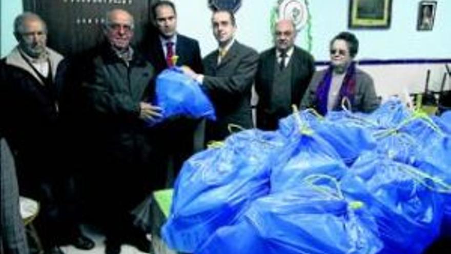Cáritas entrega 1.200 kilos de alimentos en Navidad