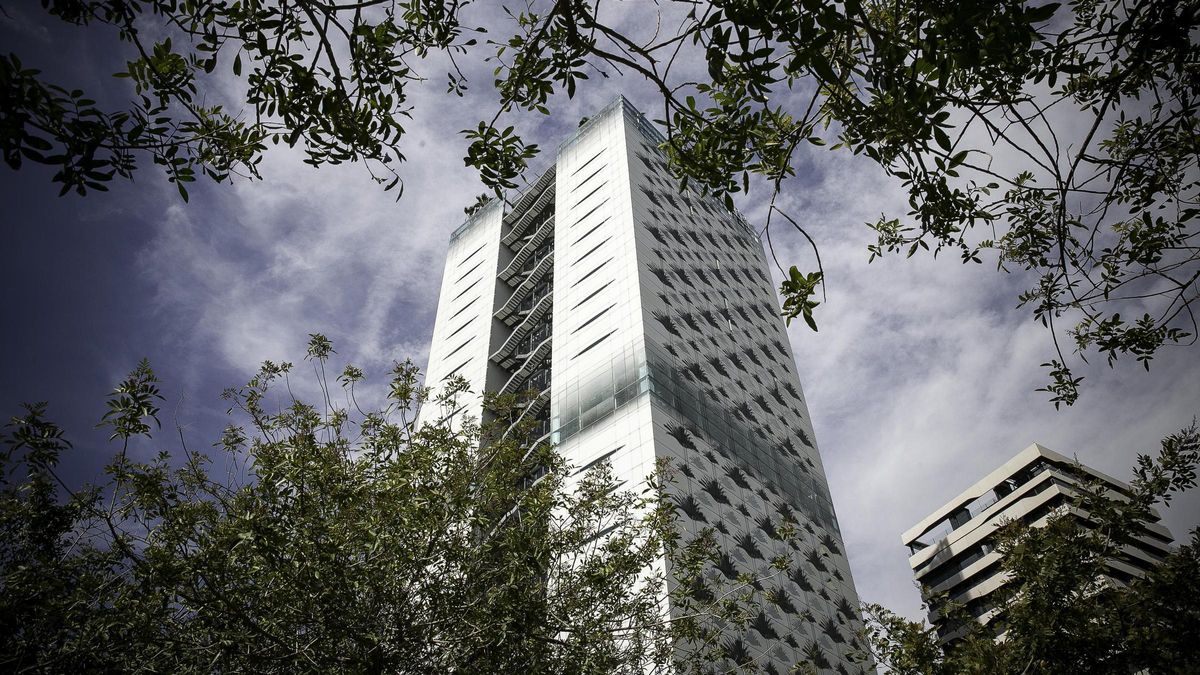 Fachada del Renaissance Barcelona Fira Hotel, ubicado en la plaza Europa de L'Hospitalet.