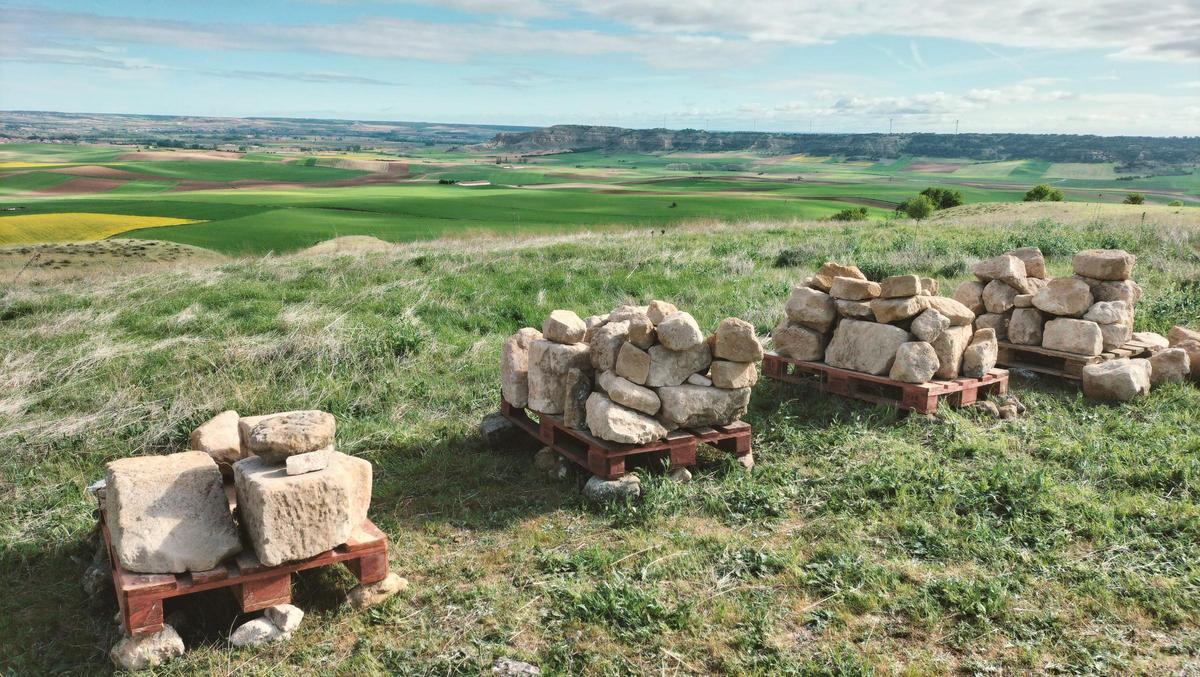 Piedras extraídas de lo que sería la ermita