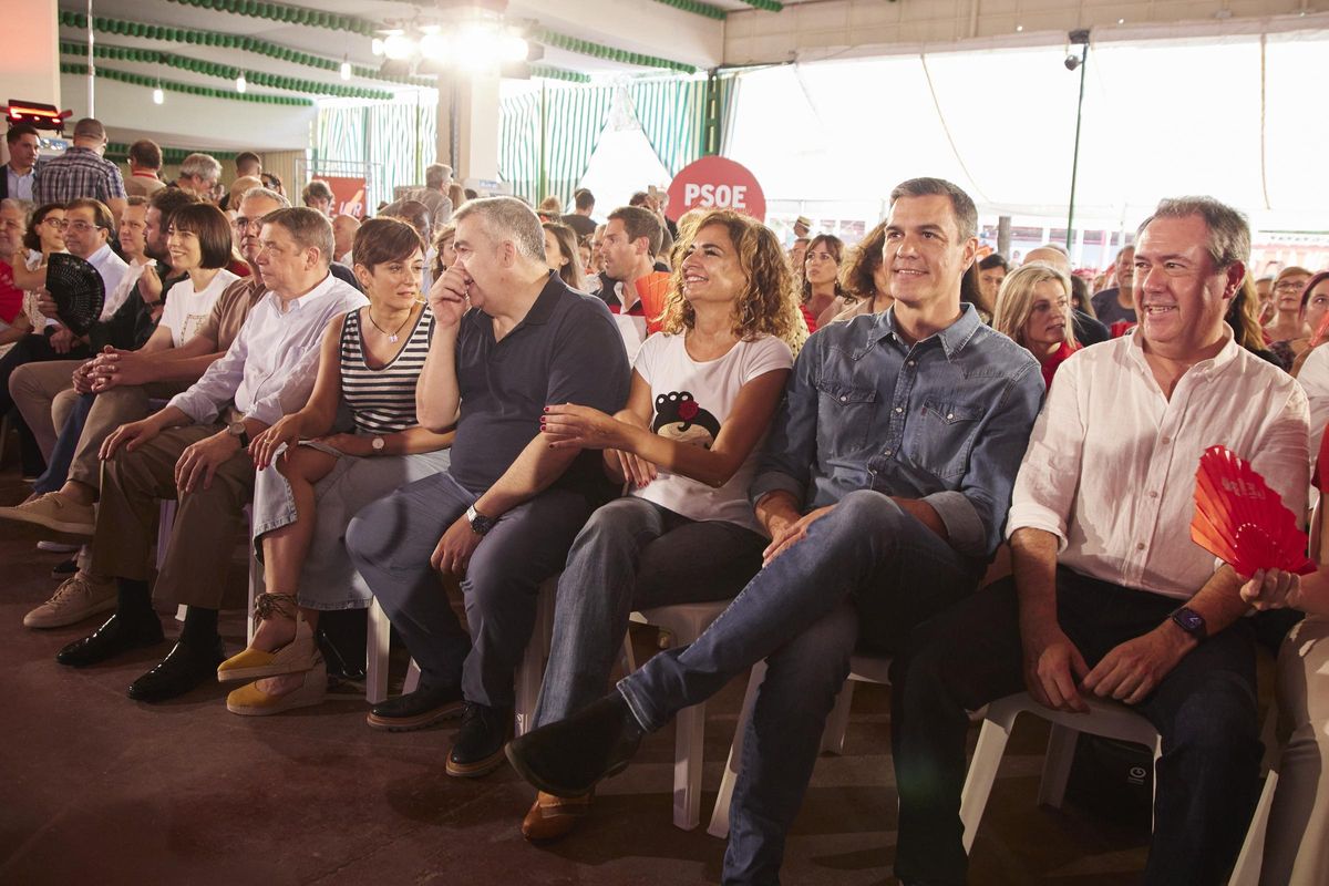 El presidente del Gobierno y secretario general del PSOE, Pedro Sánchez en la caseta municipal de Dos Hermanas, a 17 de junio de 2023 en Sevilla.