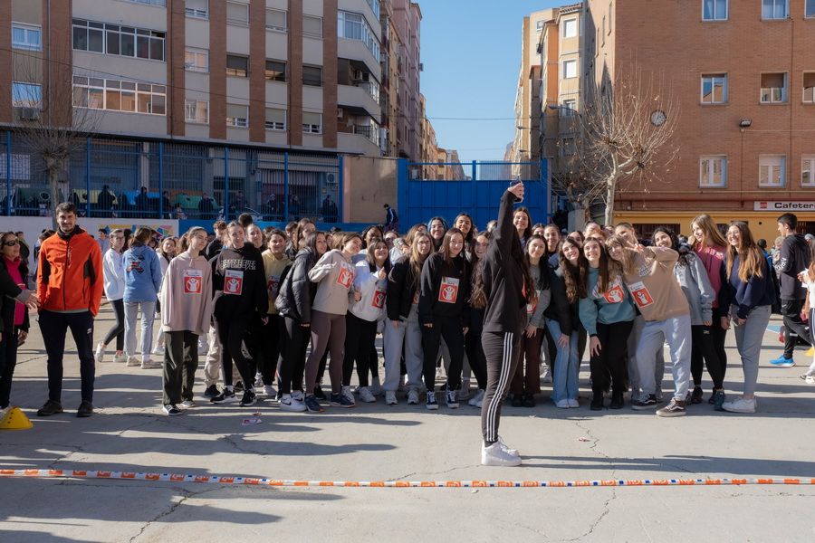 Kilómetros de solidaridad en el patio del Colegio Santo Domingo de Silos