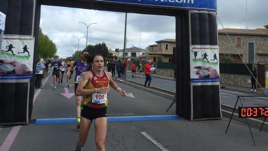 Verónica Sánchez, del Vino de Toro, gana la Carrera Solidaria 10 Km de Gudino