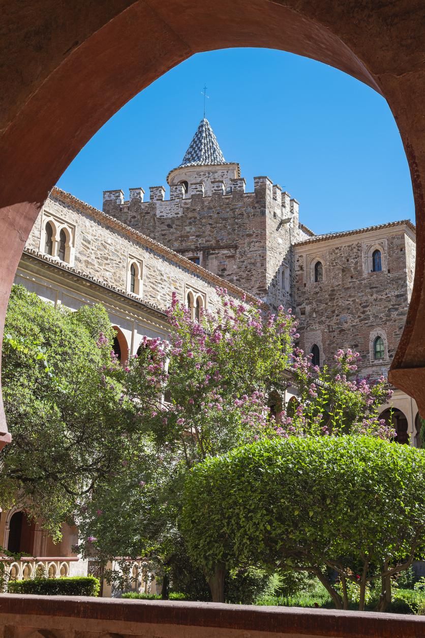 Imagen del espectacular claustro del real monasterio de Guadalupe.