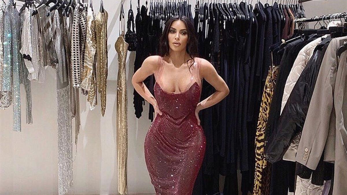 Kim Kardashian conjunta brillos en Navidad (y cada vez que hace falta).
